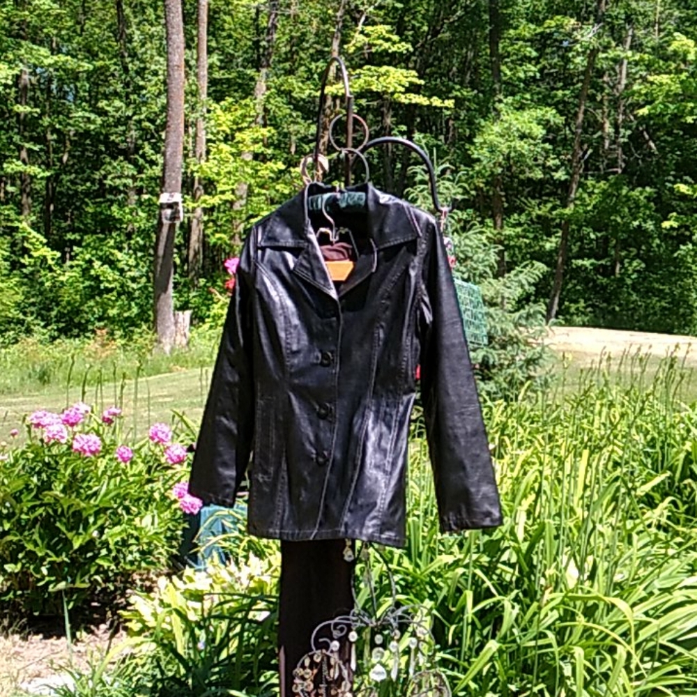 🆘🔜 Relisting  ‼️BLACK FAUX LEATHER Shirt JACKET  R21